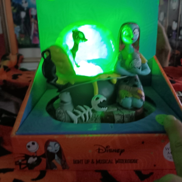 Disney nightmare before Christmas Sally Halloween snow globe - Picture 3 of 5